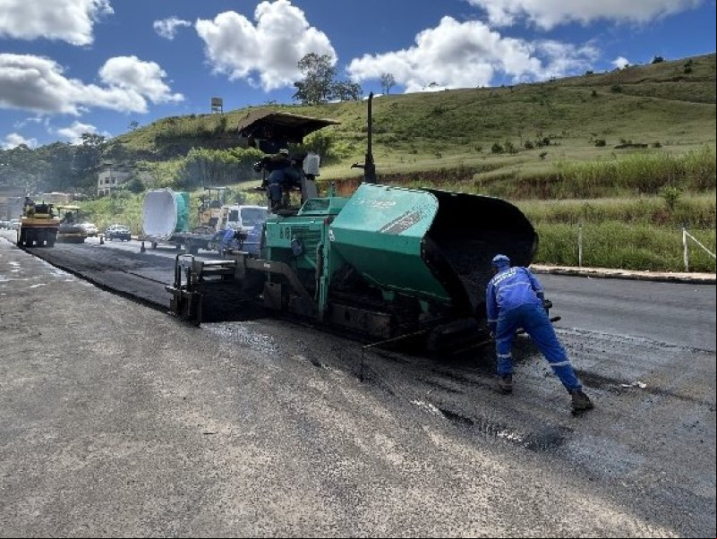 Empav conclui recapeamento na avenida Juiz de Fora Empav conclui recapeamento na avenida Juiz de Fora
